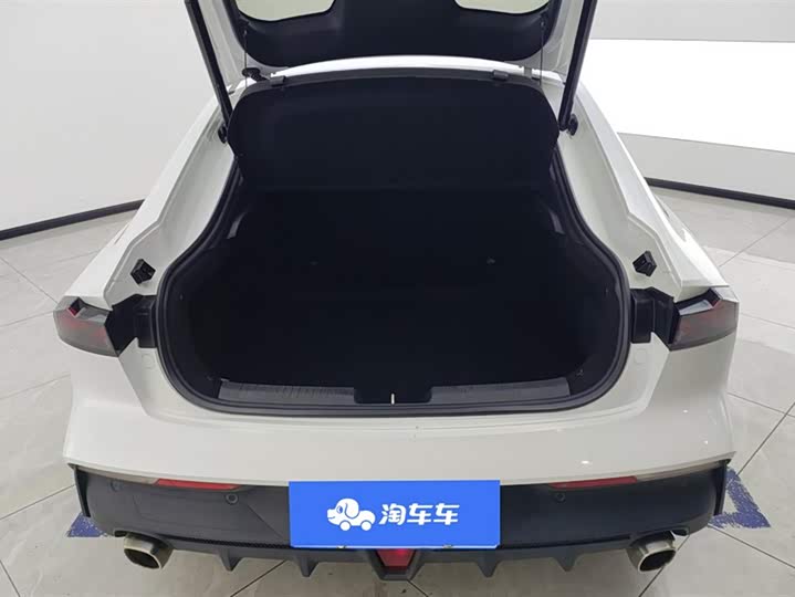 Changan UNI-V 2022 1.5 T Premium — фото 4