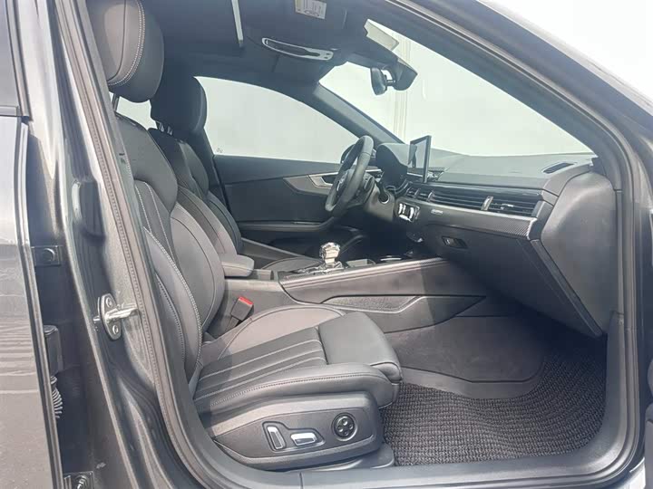 Audi A4L 2024 40 TFSI quattro RS — фото 11