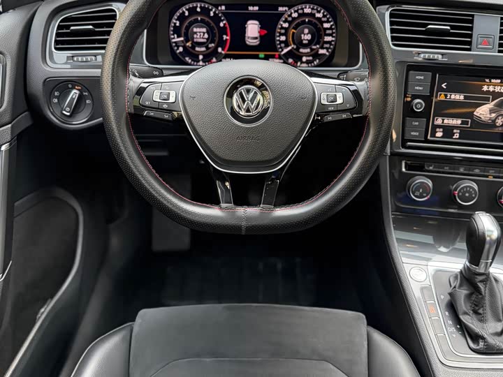 Volkswagen Golf — фото 12