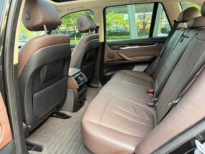 BMW X5 2017 x Drive 28i — фото 7