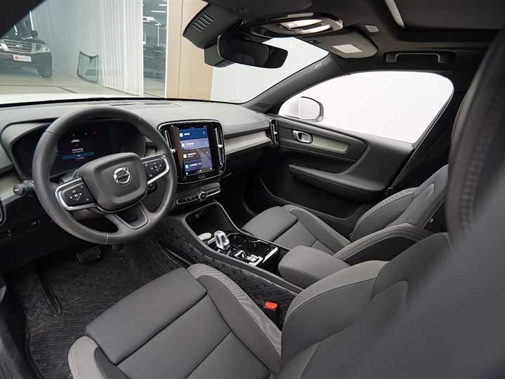 Volvo XC40 2024 B 3 — фото 3