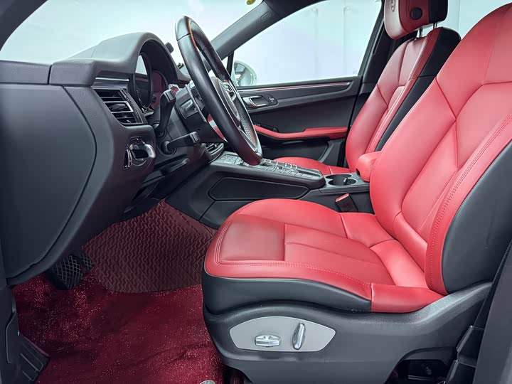 Porsche Macan 2018 Macan 2.0 T — фото 5