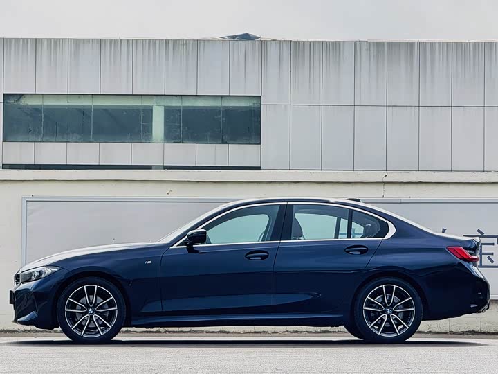 BMW 3-Series 2025 325i M — фото 3
