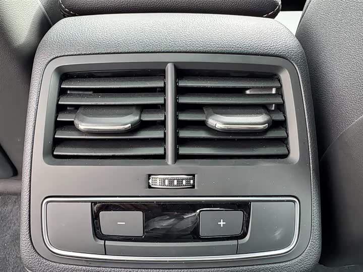 Audi A4L 2024 40 TFSI quattro RS — фото 14