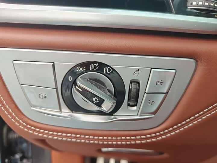 BMW 7-Series 2019 740 Li x Drive M — фото 16