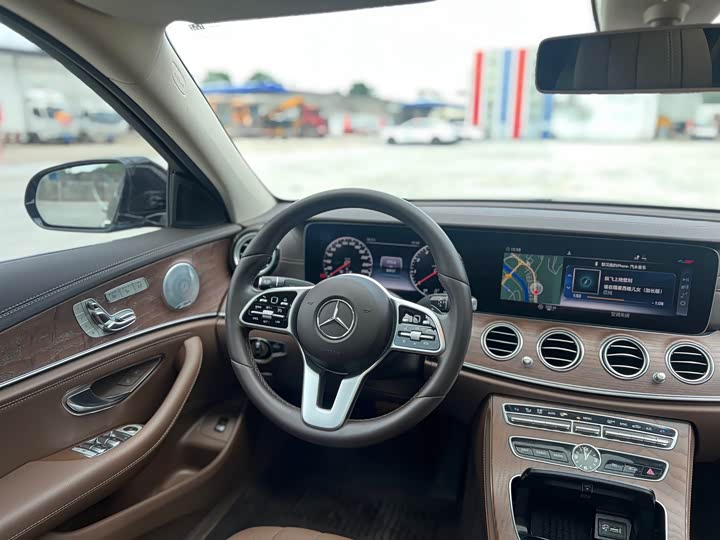 Mercedes-Benz E-Class 2020 E 300 L — фото 15