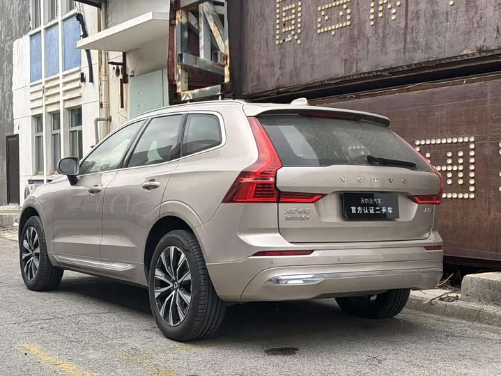 Volvo XC60 2025 B 5 4 WD — фото 2
