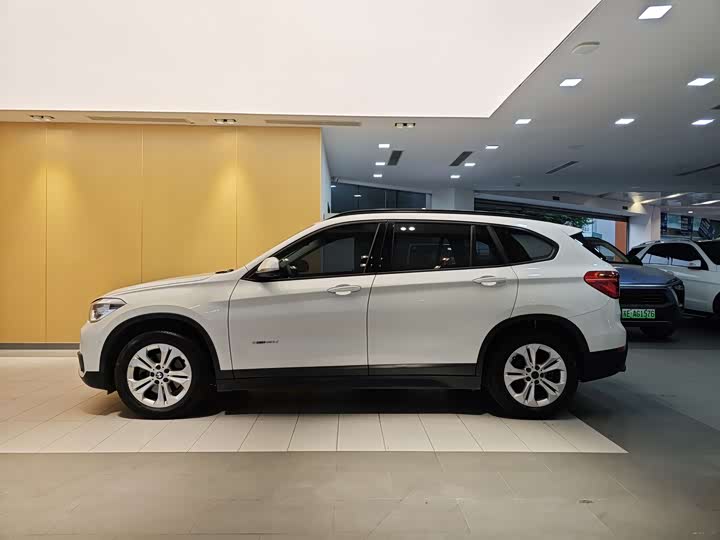 BMW X1 2016 s Drive 18 Li — фото 6
