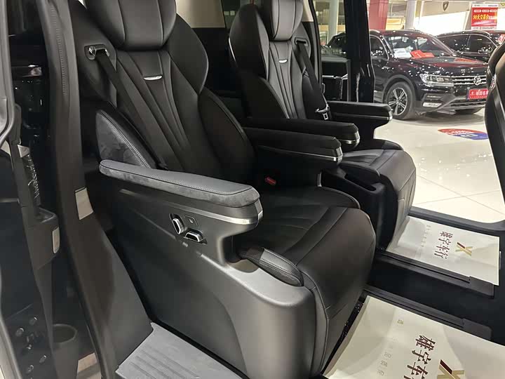 Hongqi HQ9 PHEV 2024 2.0 T 4 WD — фото 9