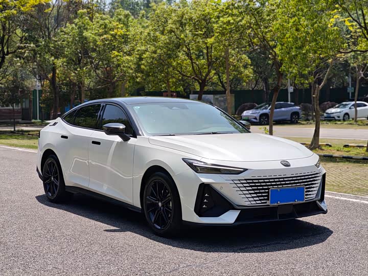 Changan UNI-V 2023 1.5 T Premium — фото 3