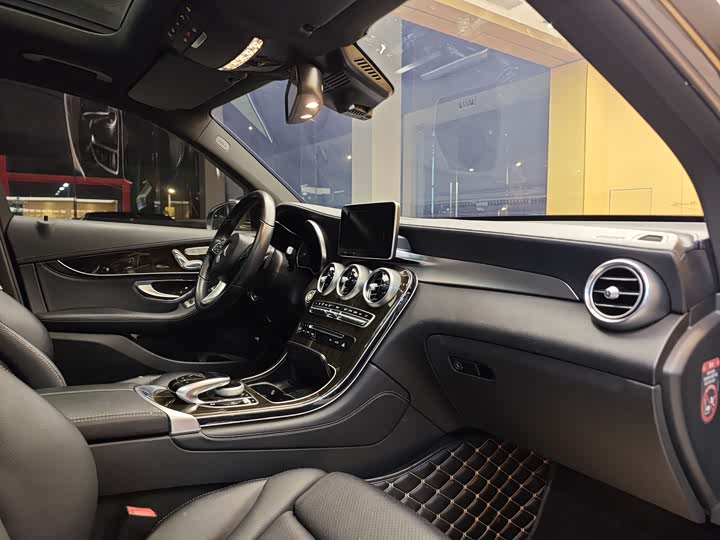 Mercedes-Benz GLC 2017 GLC 260 4 MATIC Luxury — фото 30