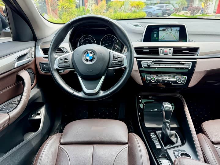 BMW X1 2018 x Drive 25 Le Luxury — фото 11
