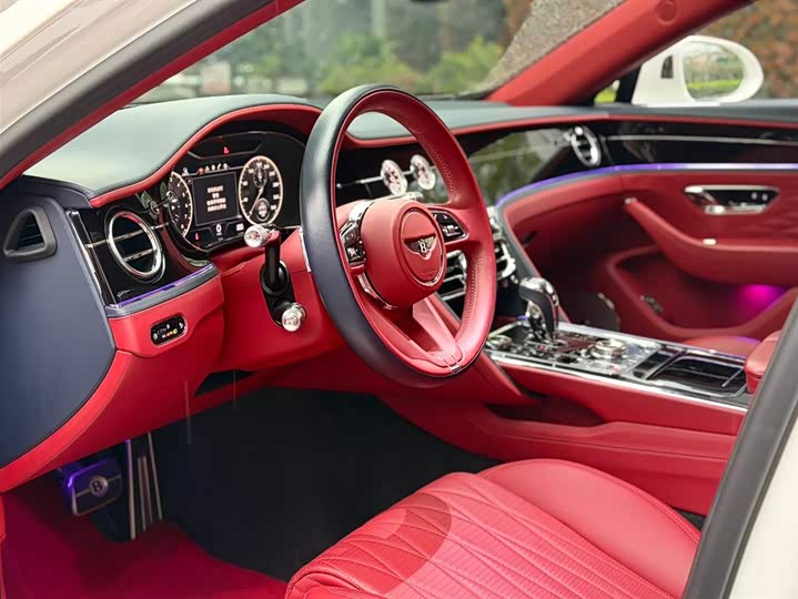 Bentley Flying Spur — фото 4