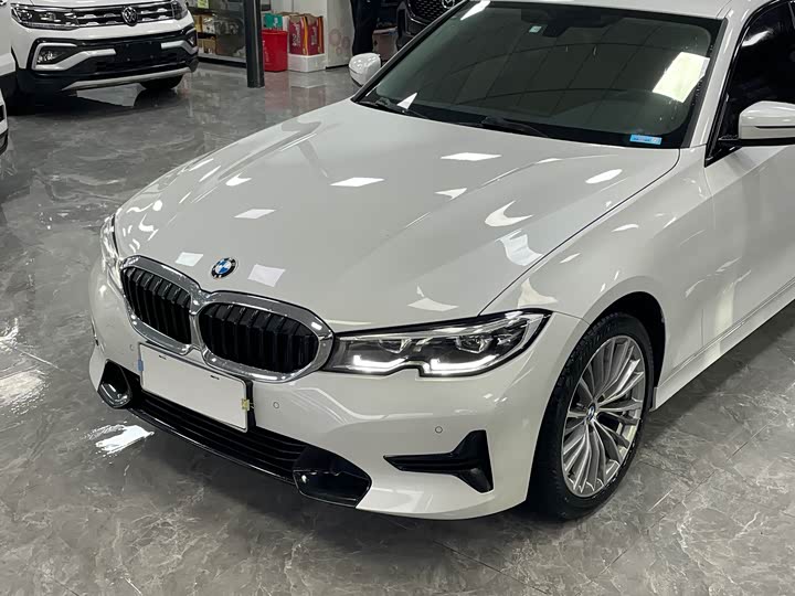 BMW 3-Series 2022 320i — фото 17