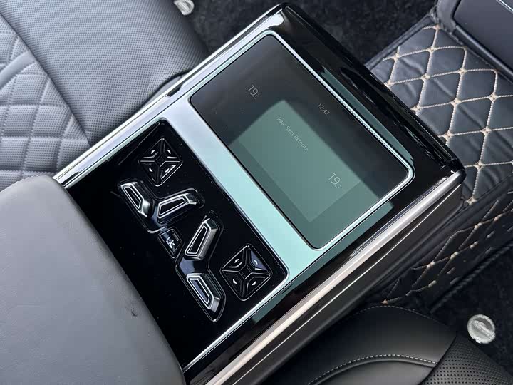 Audi A8 2023 A 8 L 50 TFSI quattro — фото 14