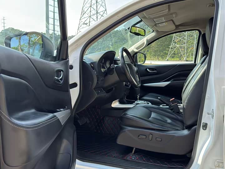 Nissan Navara — фото 10