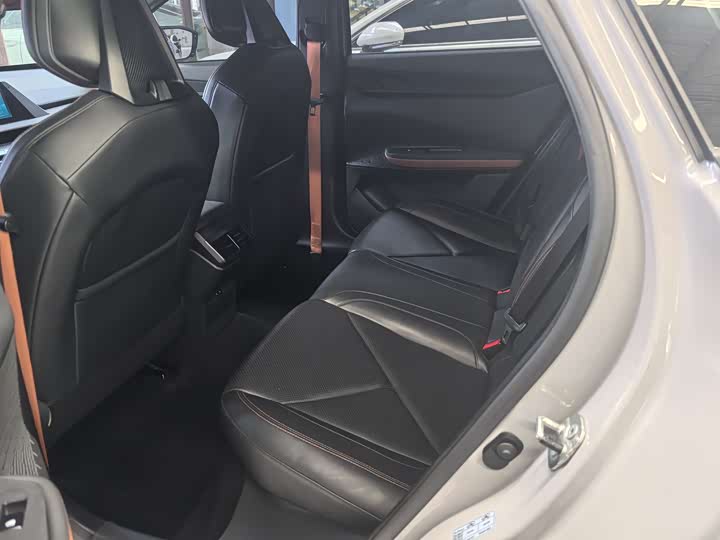 Changan UNI-V 2022 1.5 T Premium — фото 5