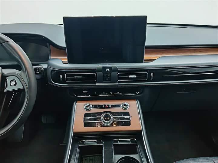 Lincoln Aviator — фото 12