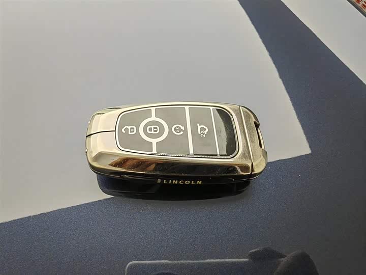 Lincoln Aviator — фото 19