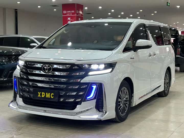Toyota Vellfire — фото 1