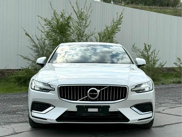 Volvo S60 2022 B 4 — фото 2