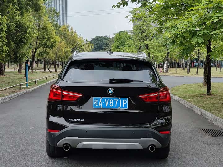 BMW X1 2018 x Drive 20 Li — фото 5