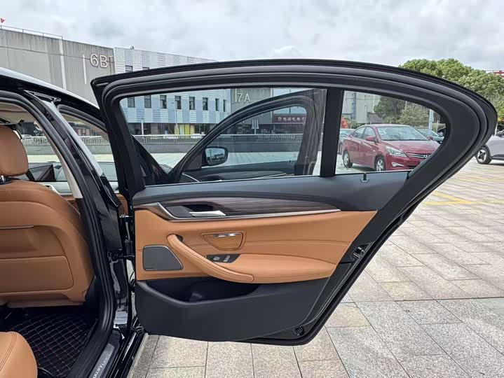 BMW 5-Series 2019 530 Li Leading — фото 22