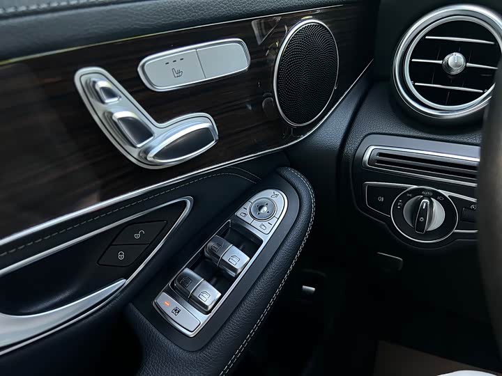 Mercedes-Benz GLC 2017 GLC 260 4 MATIC — фото 19