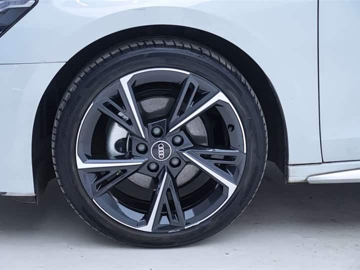 Audi A3 2023 Sportback 35 TFSI Sport — фото 13