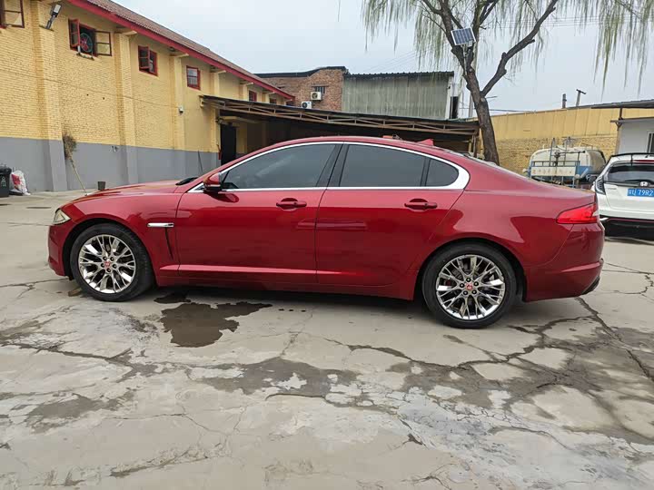 Jaguar XF 2015 XF 2.0 T — фото 8