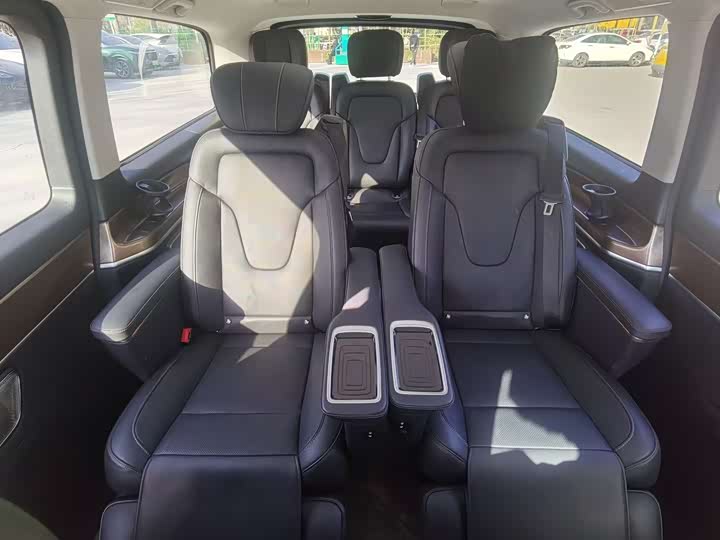Mercedes-Benz V-Class 2022 V 260 L — фото 4