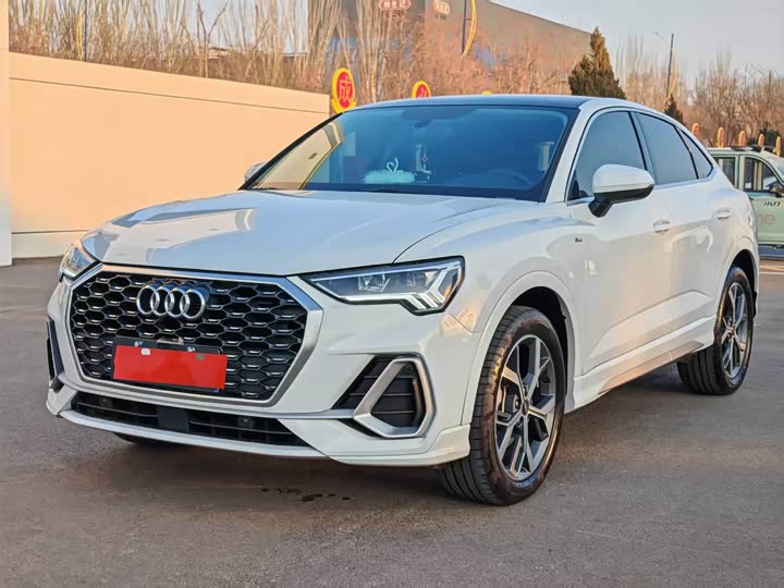 Audi Q3 Sportback 2021 40 TFSI — фото 1