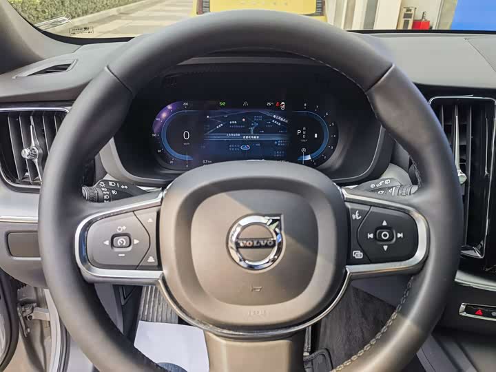 Volvo XC60 2024 B 5 4 WD — фото 15