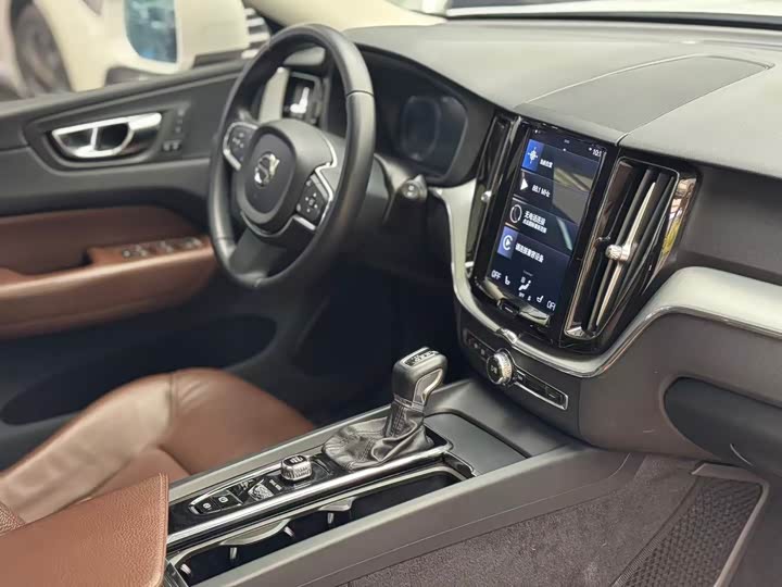 Volvo XC60 2019 T 5 4 WD VI — фото 11