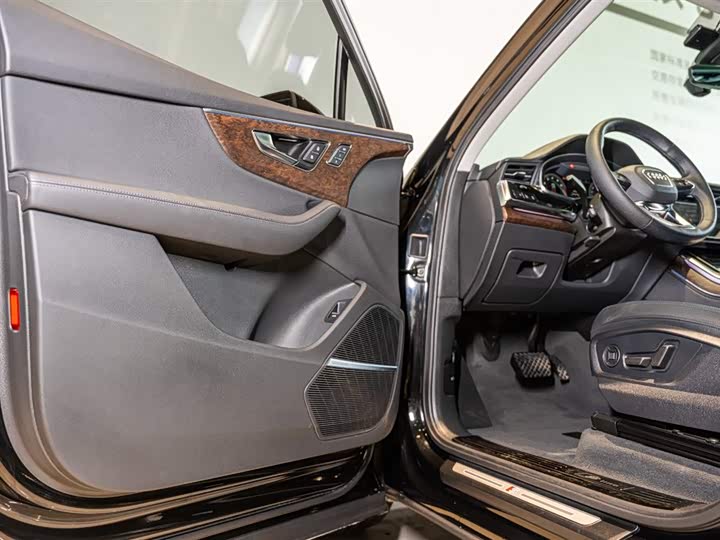 Audi Q7 2023 55 TFSI quattro S line Sport — фото 7