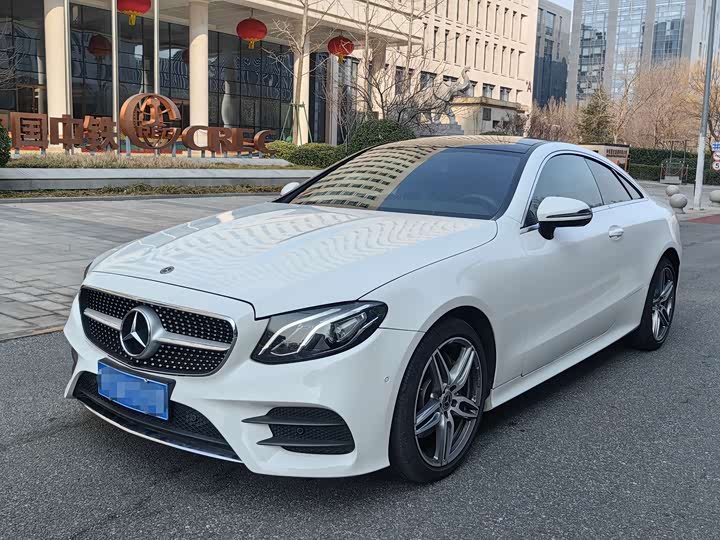 Mercedes-Benz E-Class — фото 1