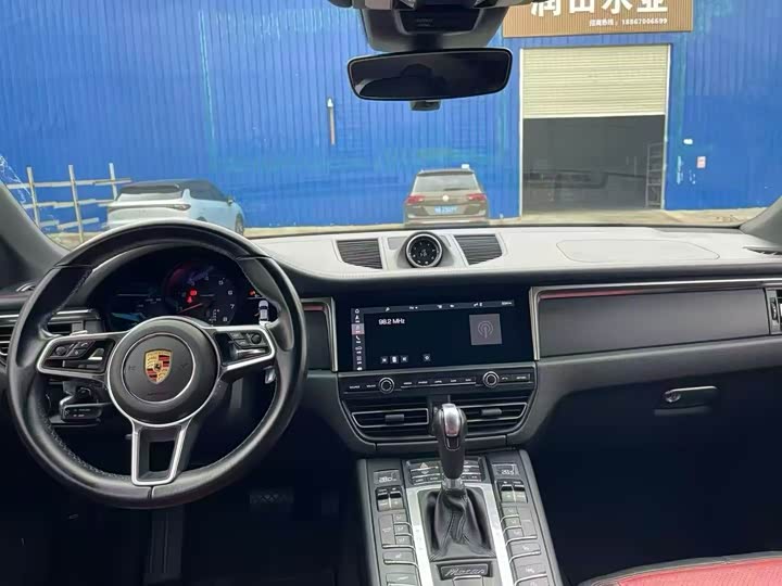 Porsche Macan 2021 Macan 2.0 T — фото 7