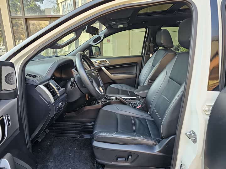 Ford Everest — фото 17