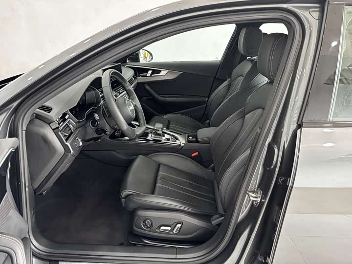 Audi A4L 2024 40 TFSI quattro RS — фото 13