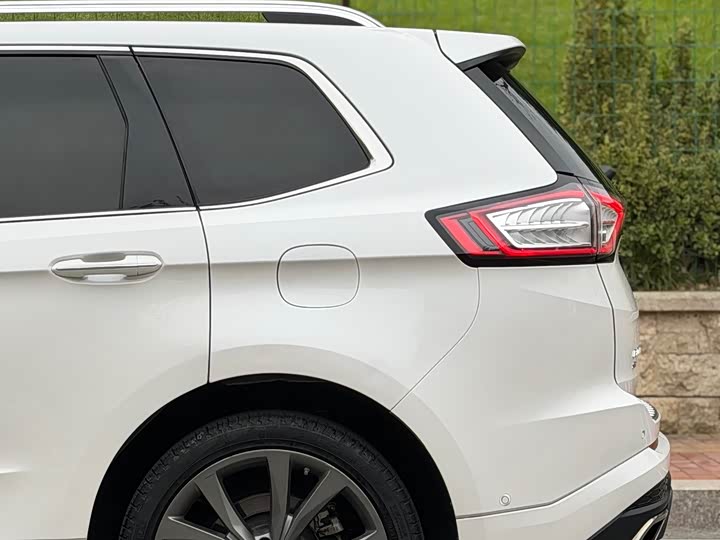Ford Edge — фото 12