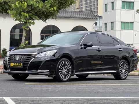 Toyota Crown — фото 18