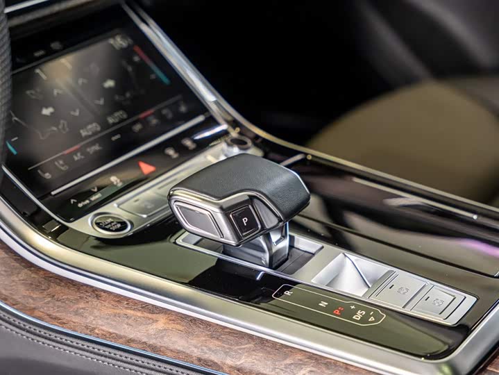 Audi Q7 2023 55 TFSI quattro S line Sport — фото 13
