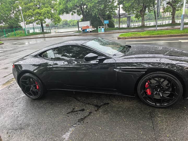 Aston Martin DB11 2019 4.0 T V 8 Coupe — фото 3