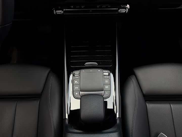 Mercedes-Benz GLB 2021 GLB 200 — фото 45