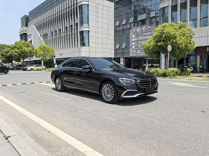 Mercedes-Benz E-Class 2023 E 300 L Luxury — фото 7