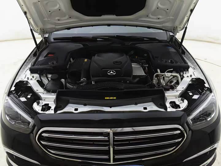 Mercedes-Benz E-Class E 200 L — фото 17