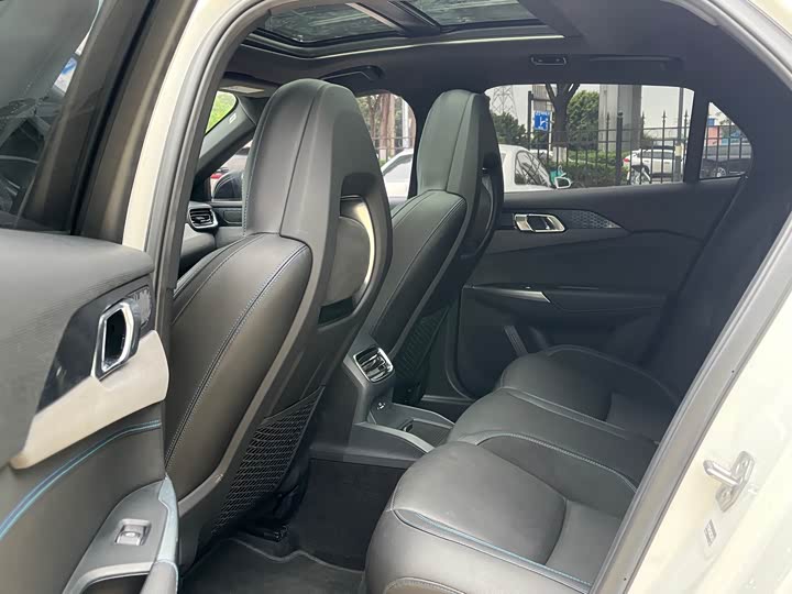 Lynk & Co 03 2021 1.5 T PHEV Pro — фото 10