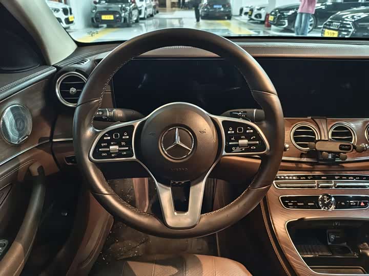 Mercedes-Benz E-Class 2020 E 300 L Luxury — фото 7