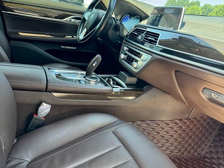 BMW 7 Series 730Li люкс — фото 11