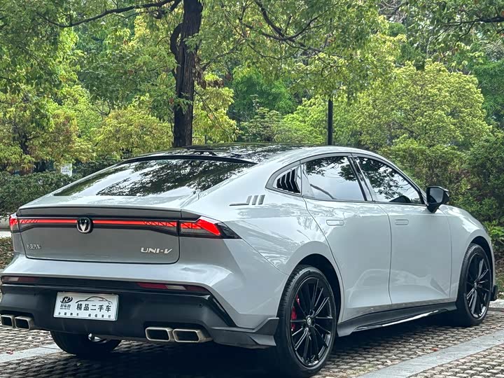 Changan UNI-V 2024 1.5 T Sport — фото 36